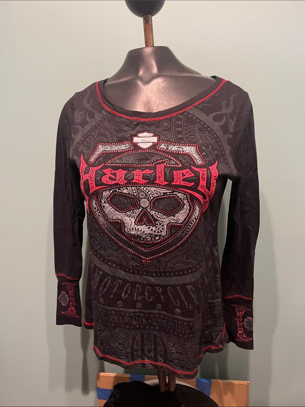 Harley-Davidson Black Long Sleeve Tee with Red Skull Graphic